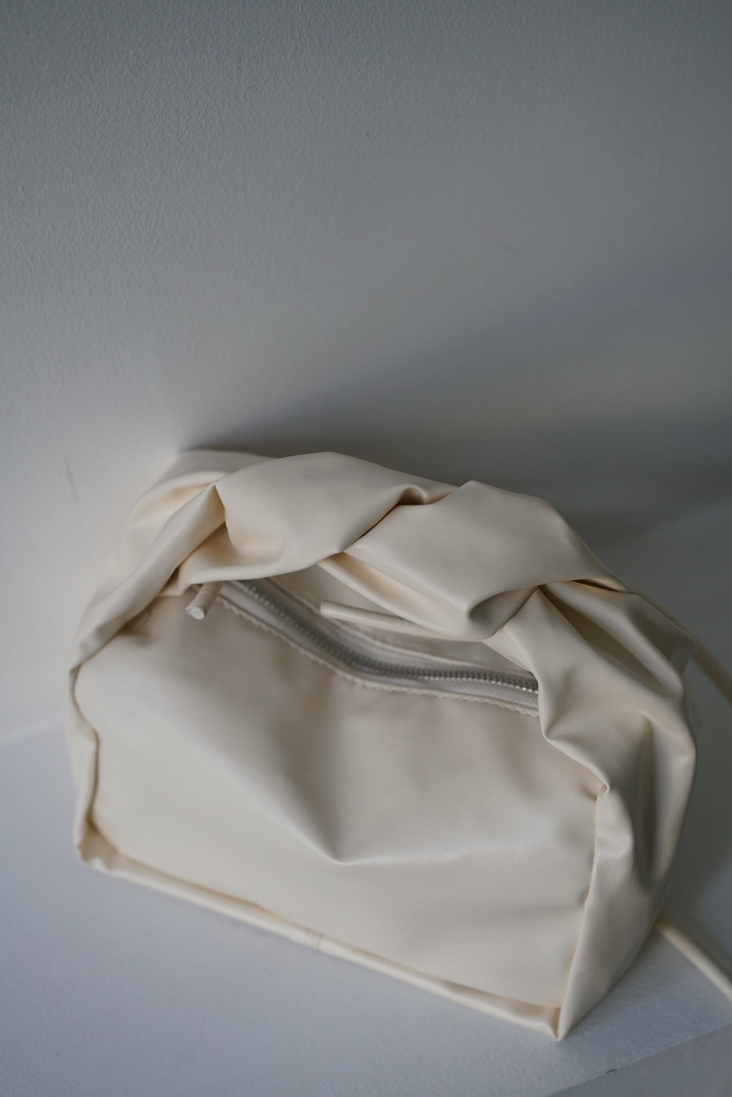 Handle twist bag