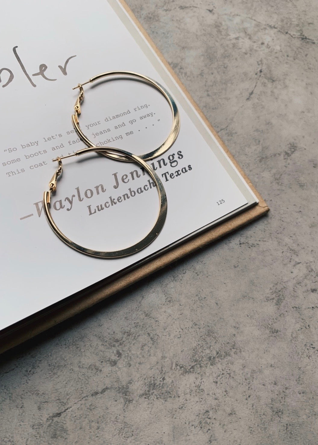 Hoop pierce.