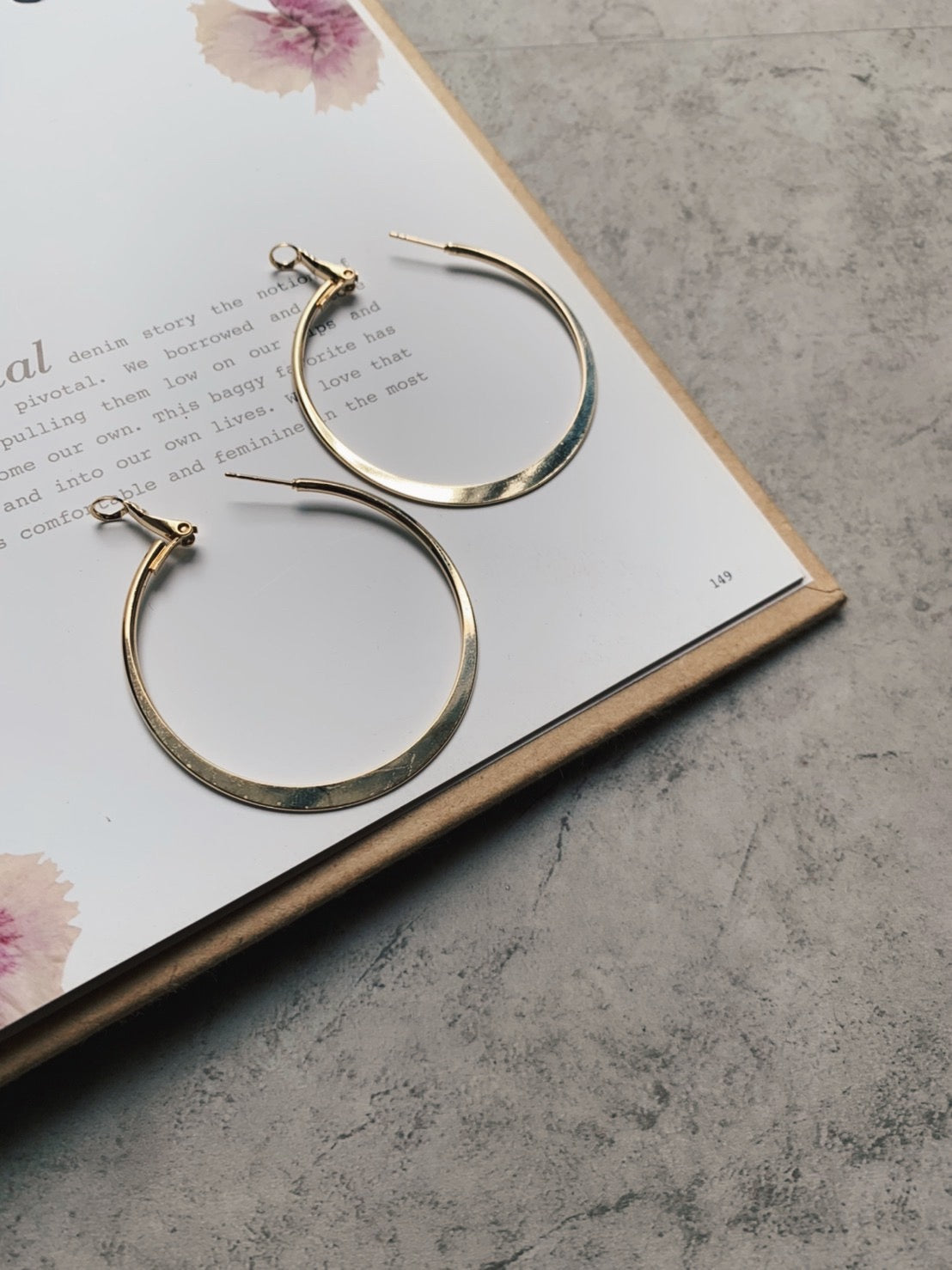 Hoop pierce.
