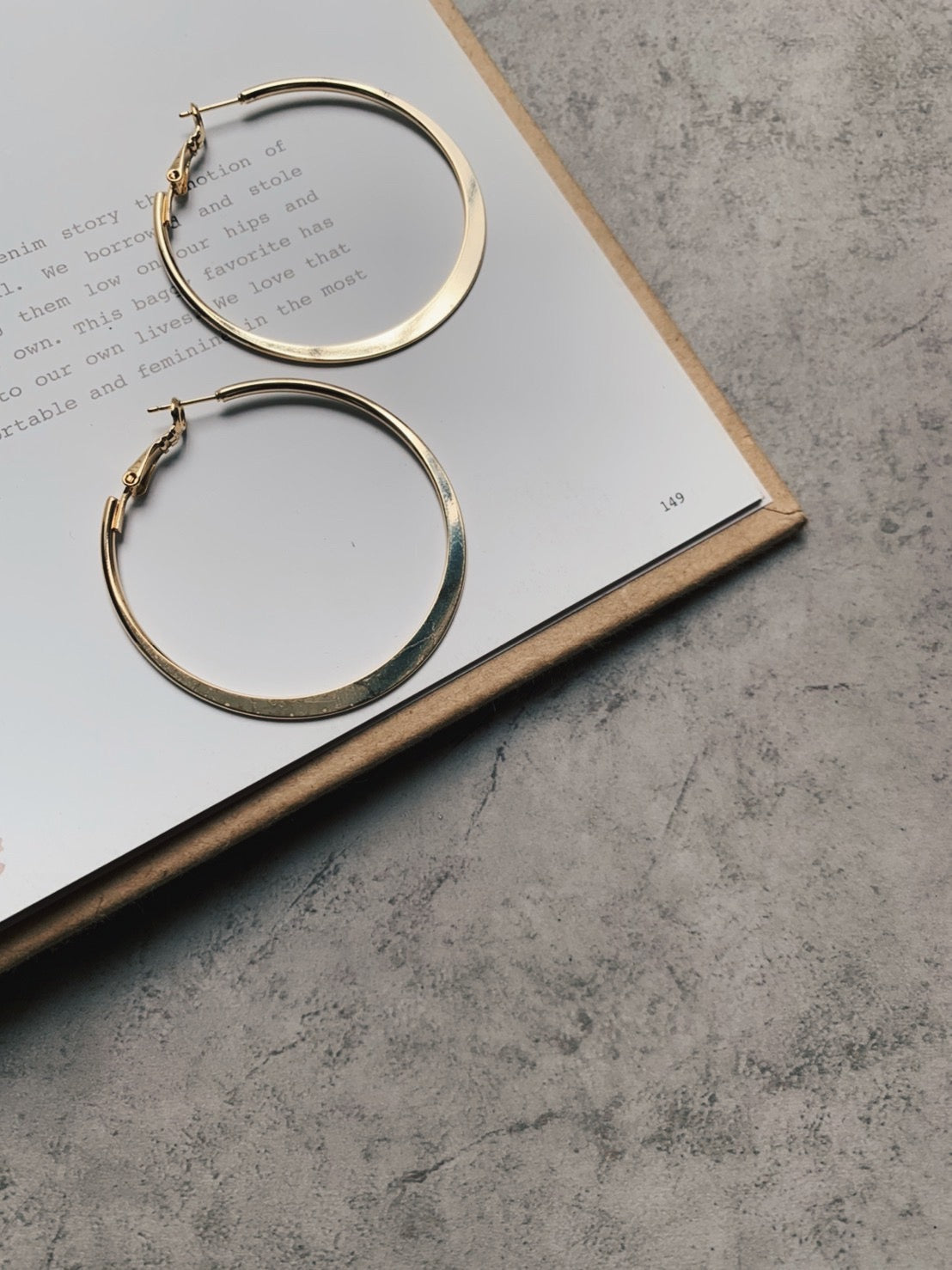 Hoop pierce.