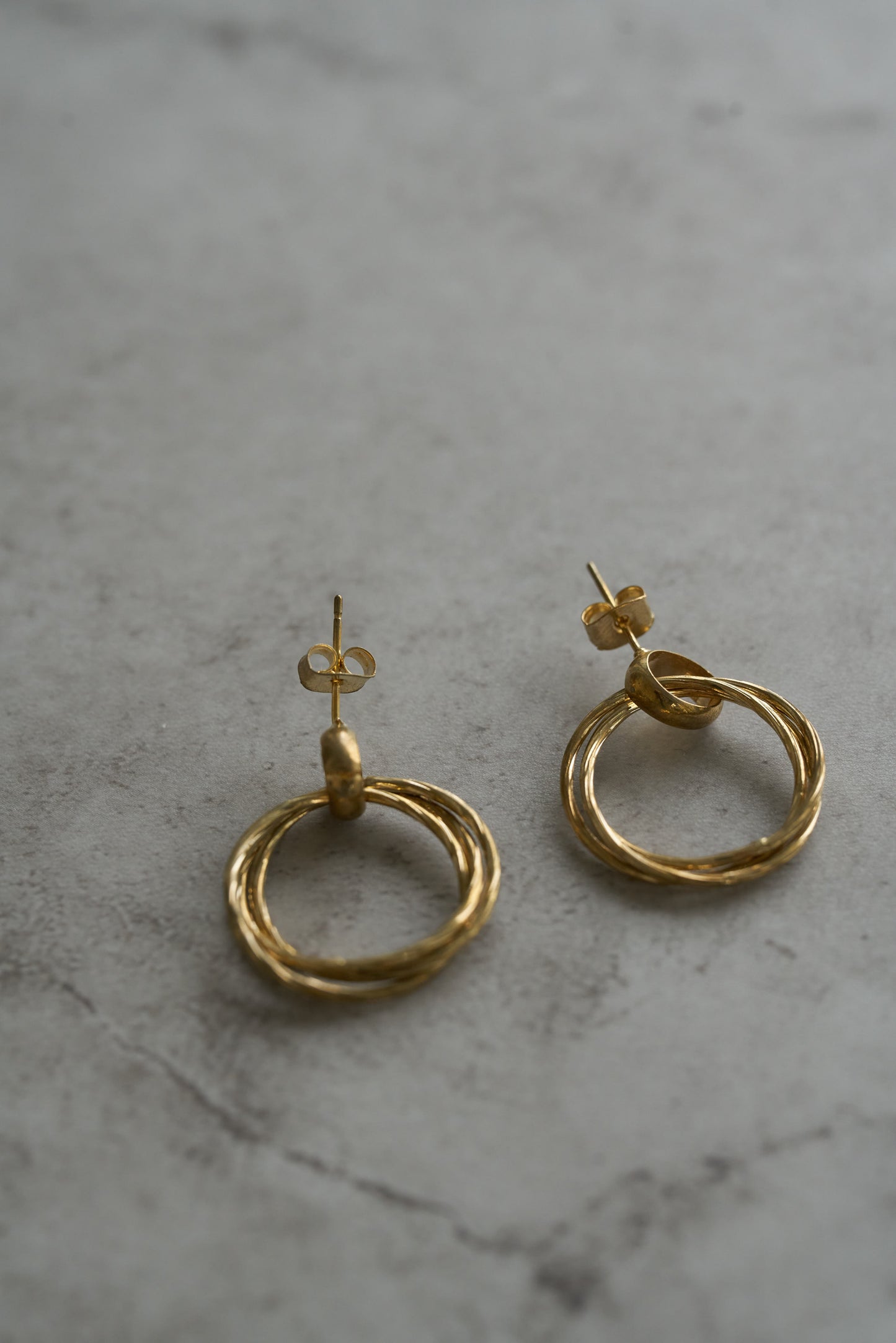 gold triple circle pierce　