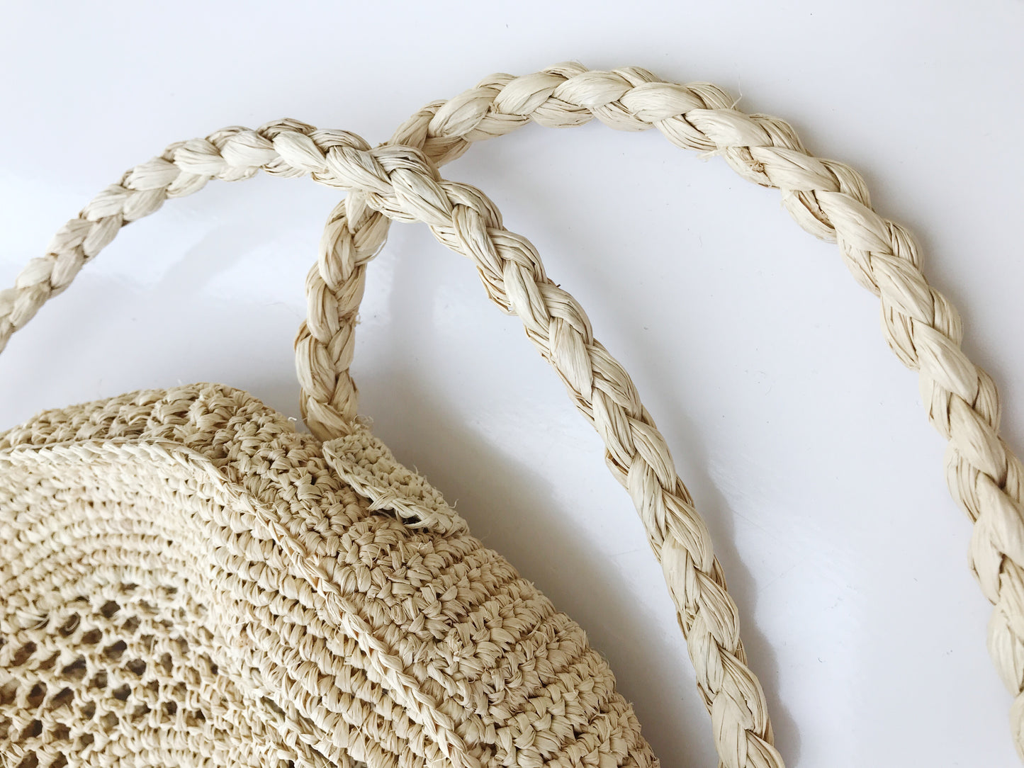 Circle basket shoulder bag