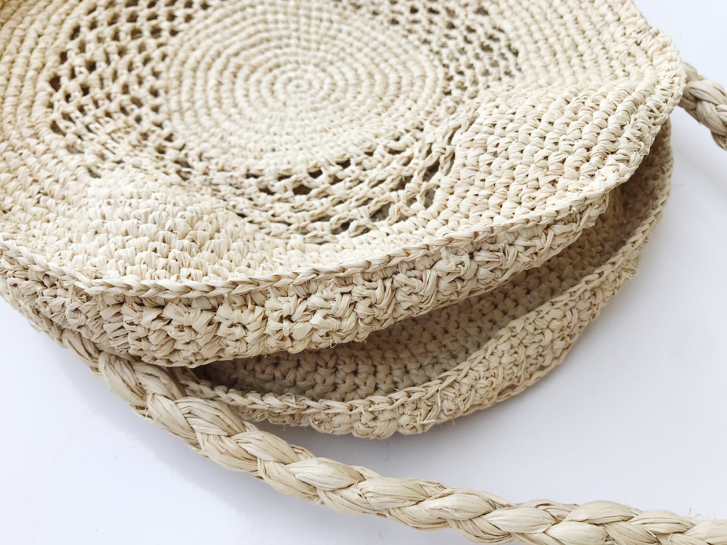 Circle basket shoulder bag