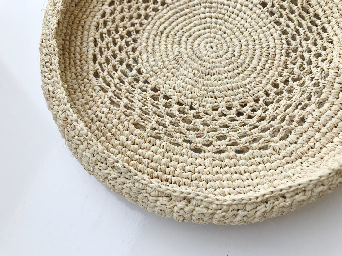 Circle basket shoulder bag
