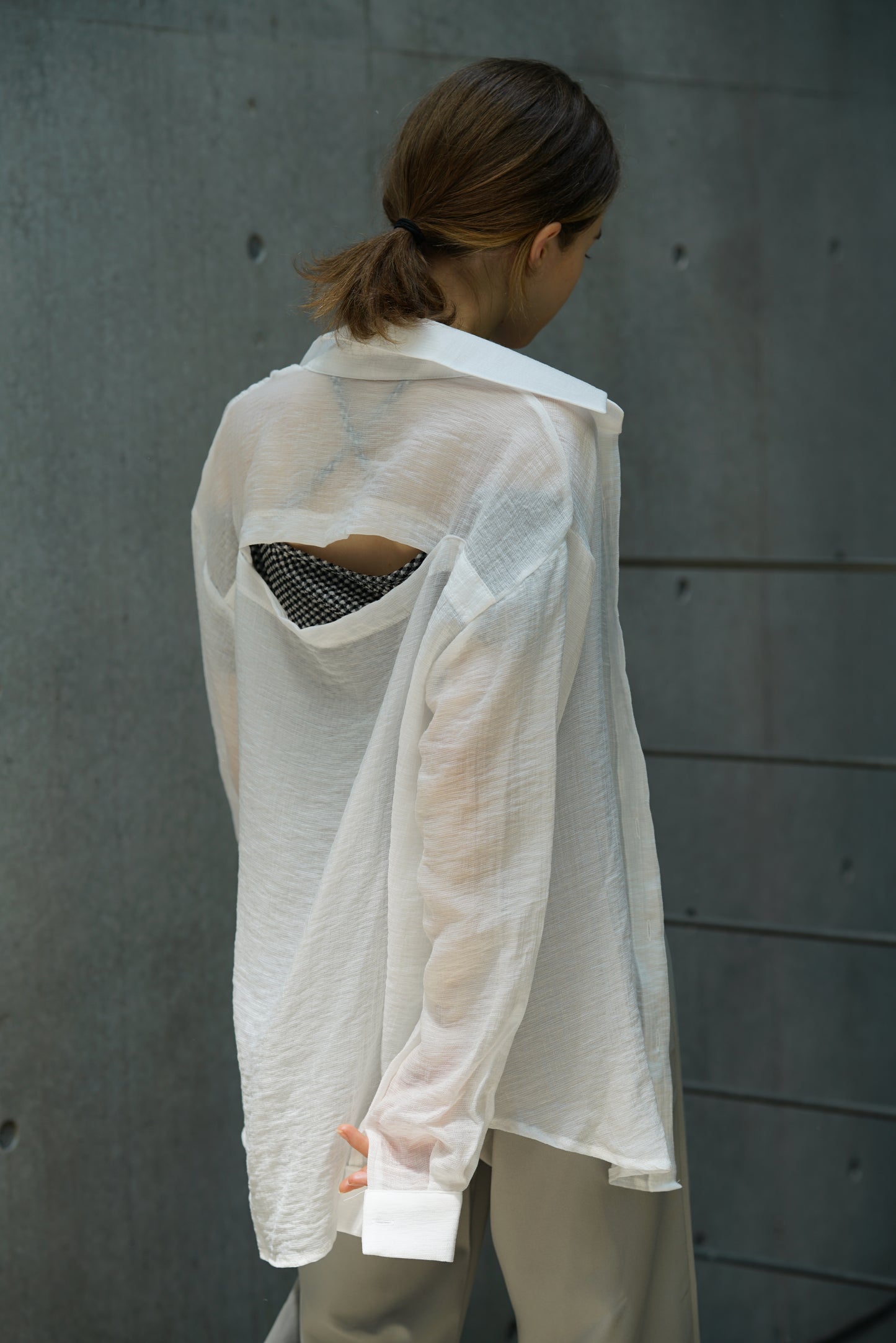 Backopen sheer shirt