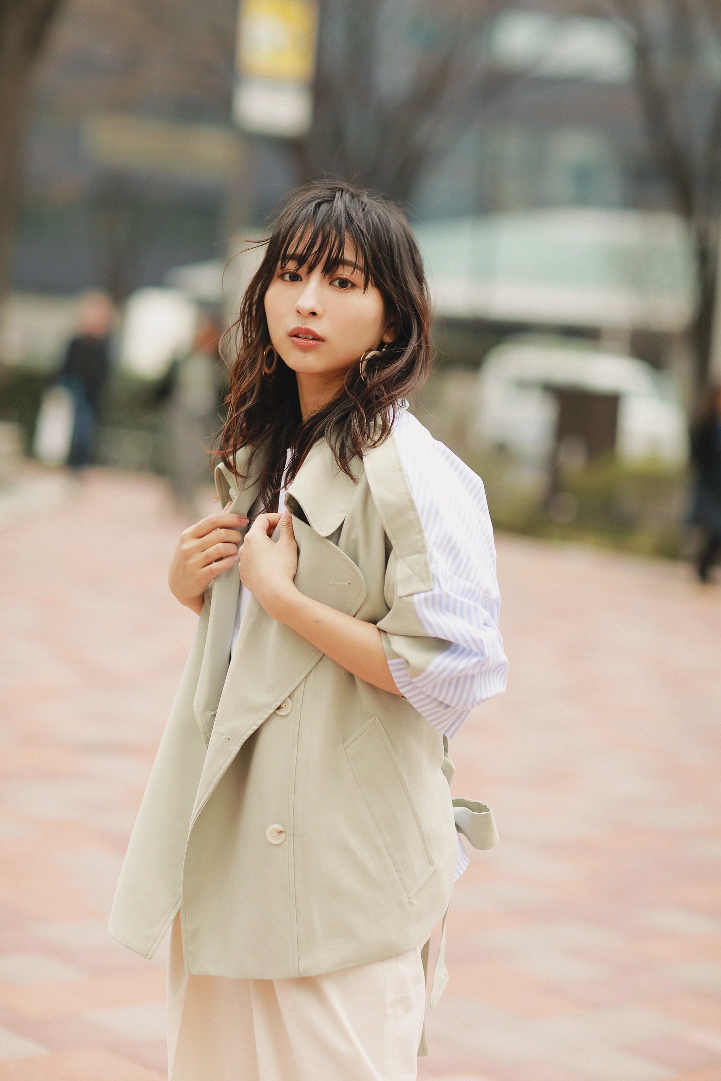 Docking short trench coat