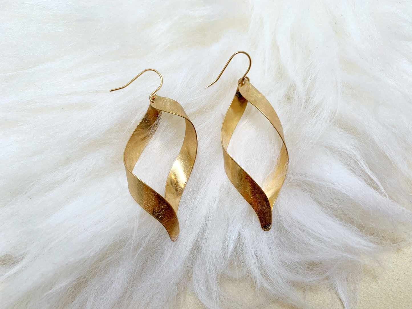 Twist hoop pierce/earrings.