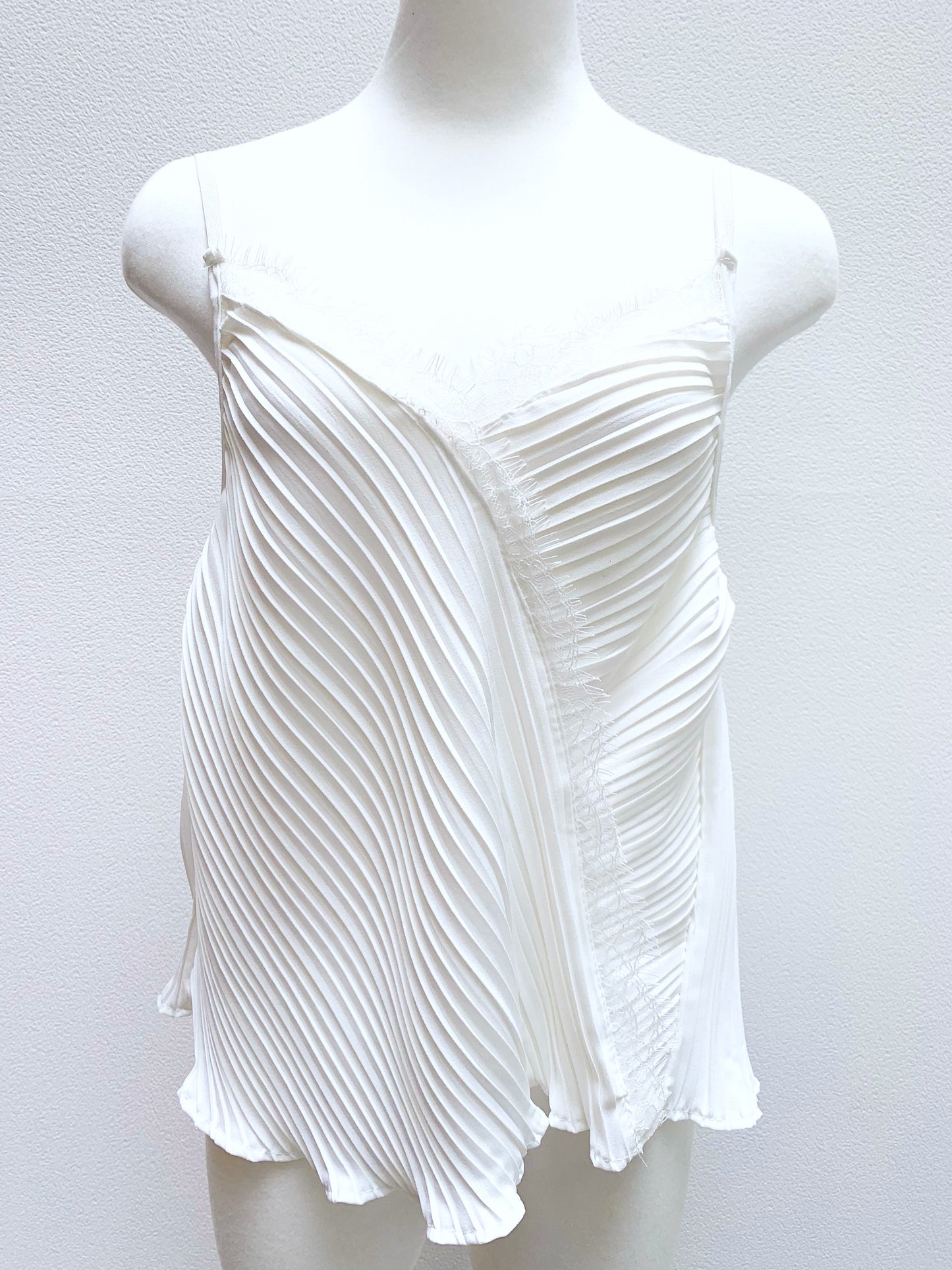 Pleated lace camisole [ICE BLUE/WHITE]