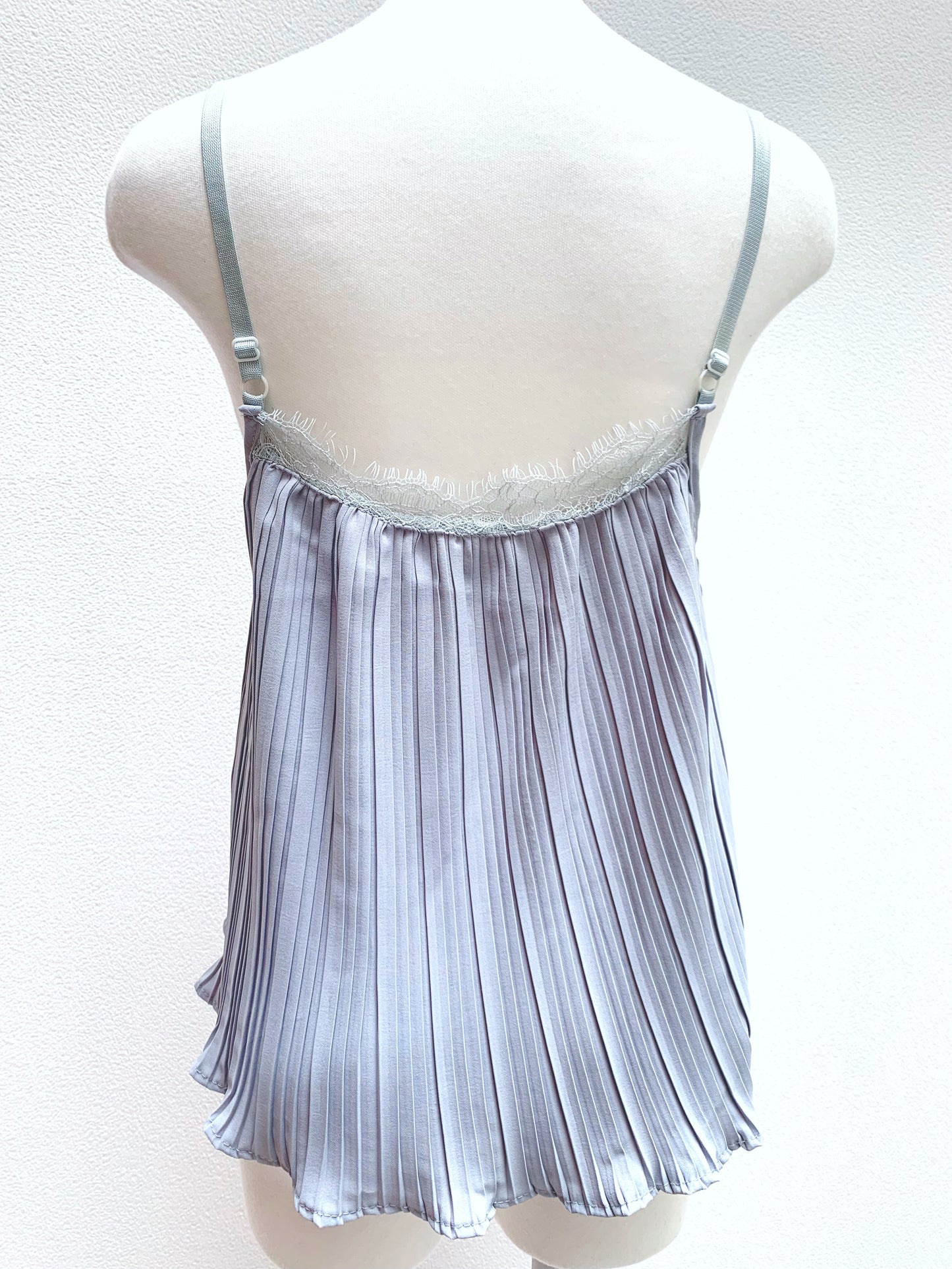 Pleated lace camisole [ICE BLUE/WHITE]