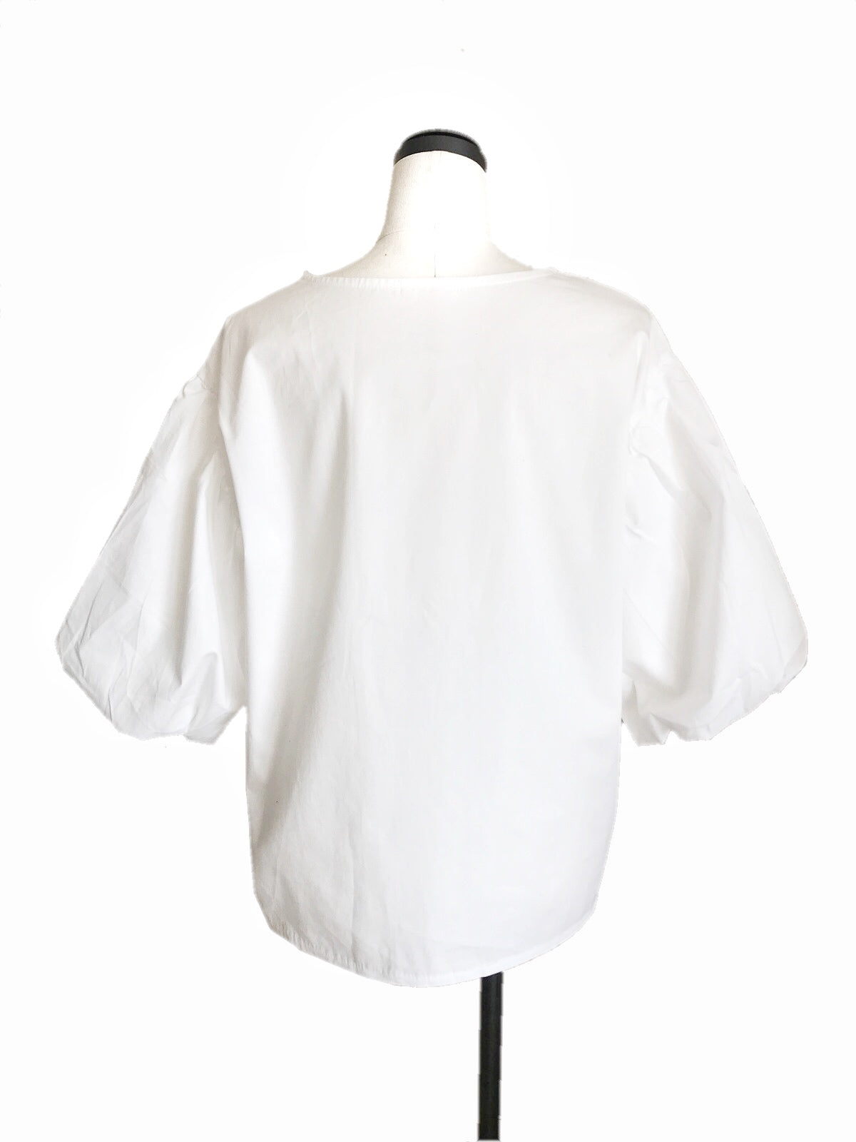 Volume sleeve blouse [WHITE/BLACK]