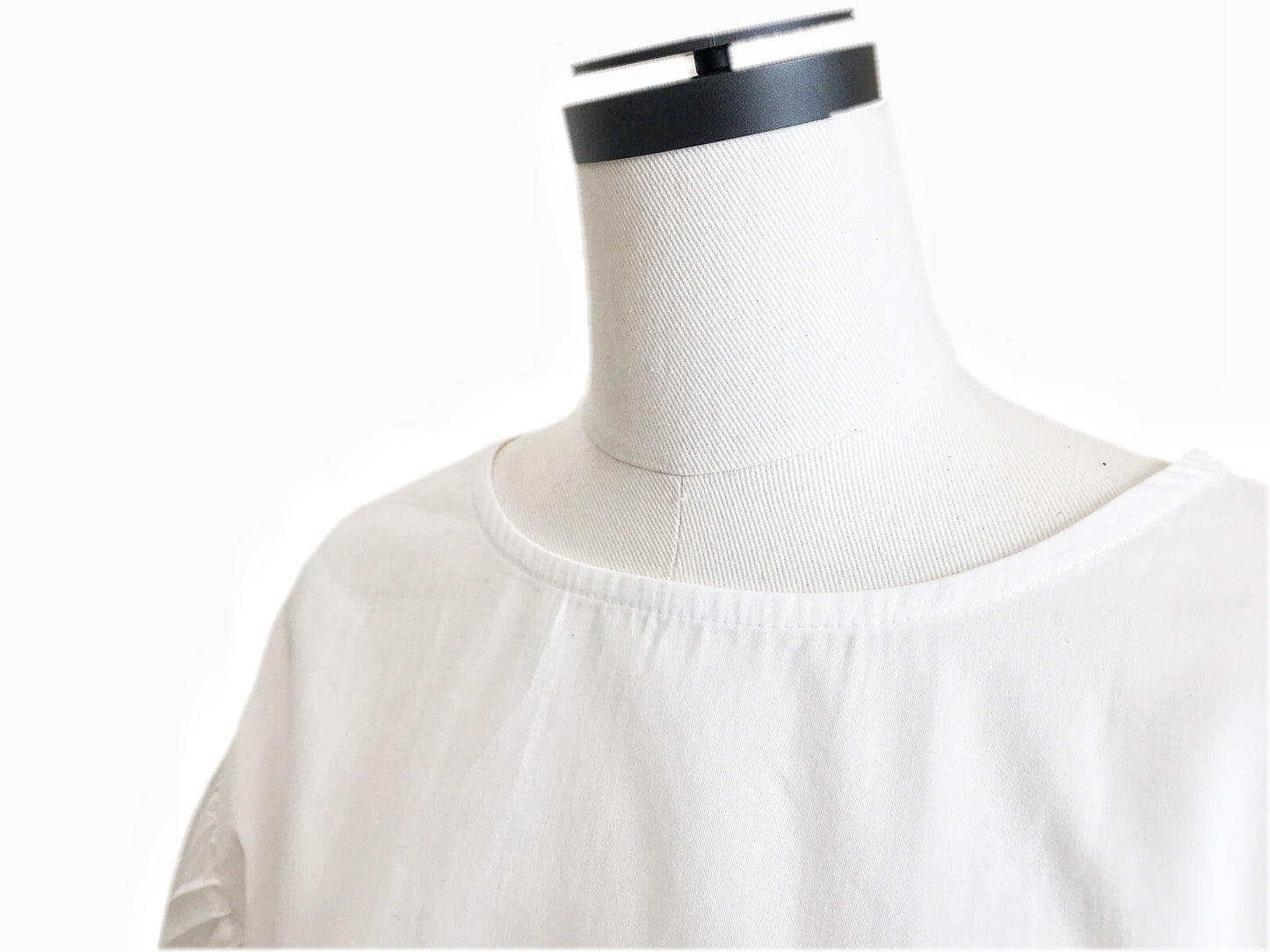 Volume sleeve blouse [WHITE/BLACK]