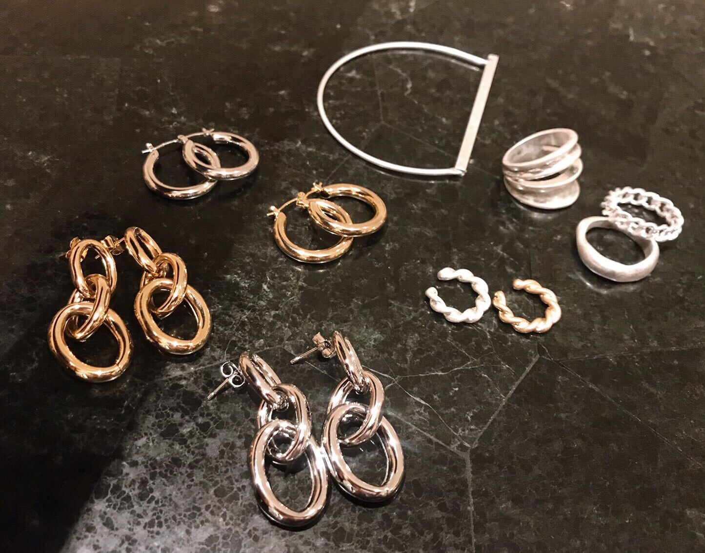 Twist mini ear cuff
